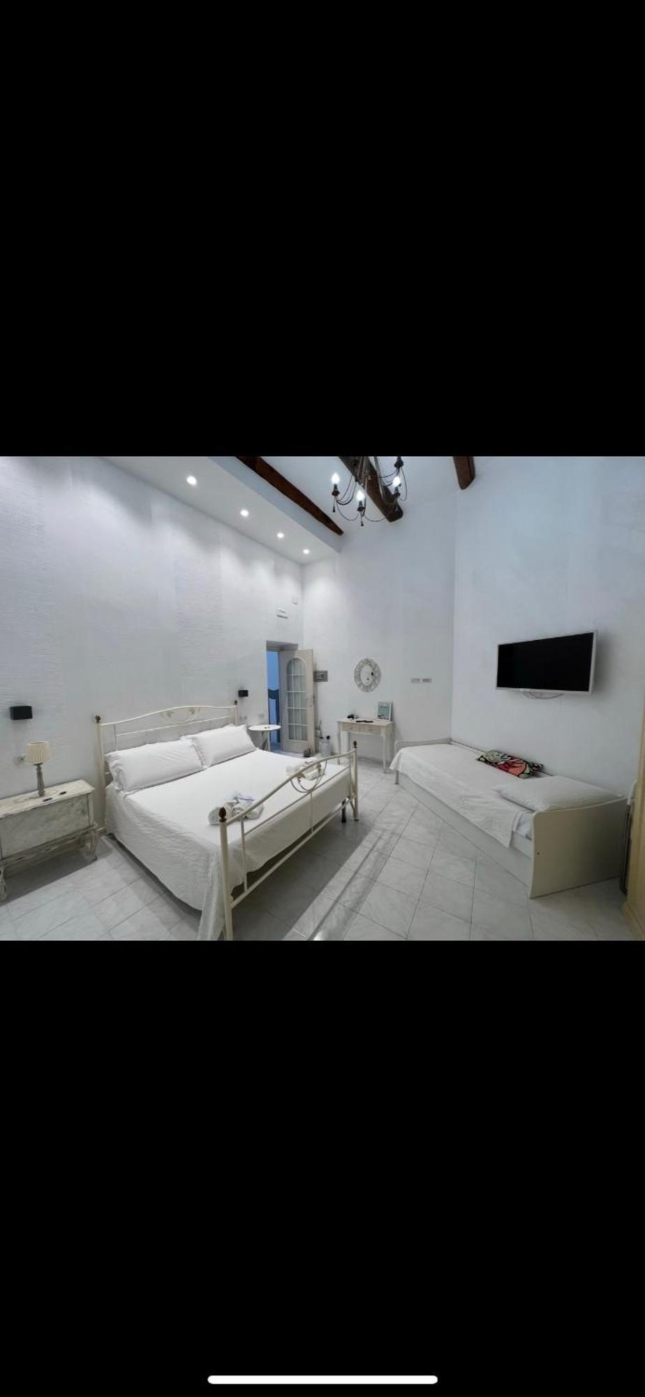 Varriale House Parking Free Small Car Neapel Exterior foto